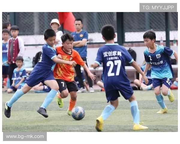 足球球星亲自组队挑战极限竞技精彩对决新玩法打造球场之外的胜利