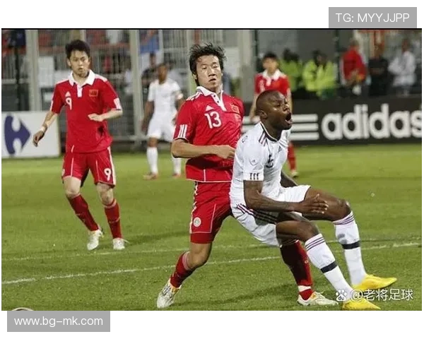 足球球星精彩一对一防守集锦 展现绝妙技术与强大防守实力